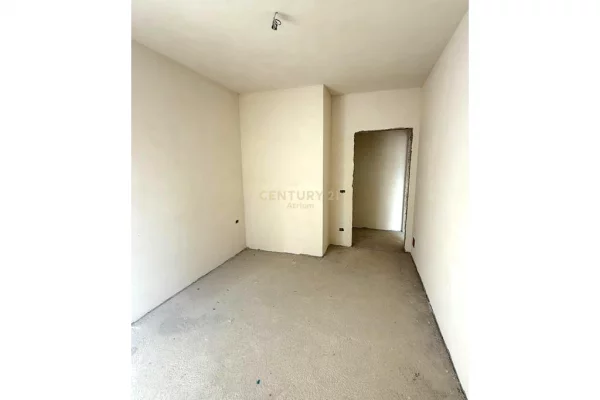 Shtepi ne shitje Apartament ne Tirane, 3+1, Mobilimi Bosh, pa mobiluar, Pagesa 290,000  Euro.