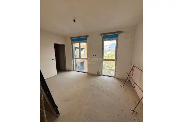 Shtepi ne shitje Apartament ne Tirane, 3+1, Mobilimi Bosh, pa mobiluar, Pagesa 290,000  Euro.