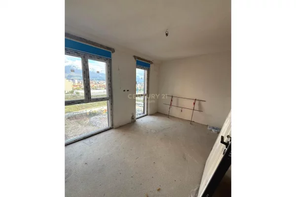 Shtepi ne shitje Apartament ne Tirane, 3+1, Mobilimi Bosh, pa mobiluar, Pagesa 290,000  Euro.
