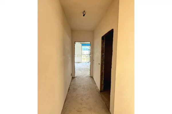 Shtepi ne shitje Apartament ne Tirane, 3+1, Mobilimi Bosh, pa mobiluar, Pagesa 290,000  Euro.