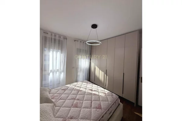 Shtepi ne shitje Apartament ne Tirane, 1+1, Mobilimi E mobiluar, Pagesa 118,000  Euro.