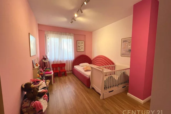 Shtepi ne shitje Apartament ne Tirane, 2+1, Mobilimi E mobiluar, Pagesa 300,000  Euro.