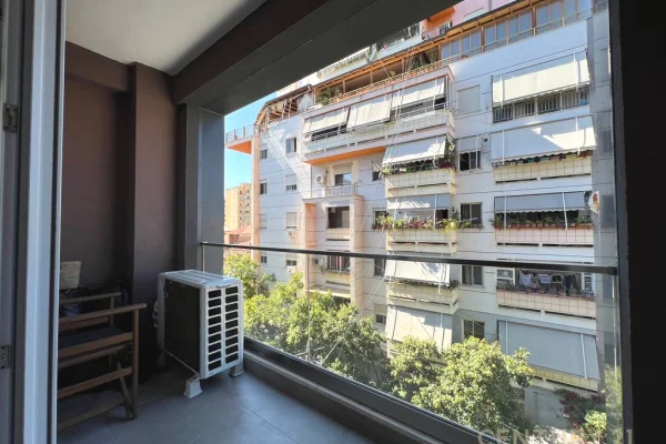 Shtepi ne shitje Apartament ne Tirane, 2+1, Mobilimi E mobiluar, Pagesa 300,000  Euro.