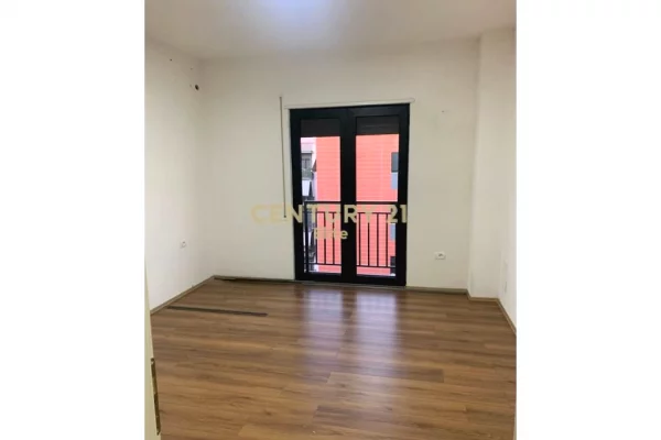 AMBIENT ME QIRA 4+1+2 NE KOMPLEKSIN "GREEN CITY" !