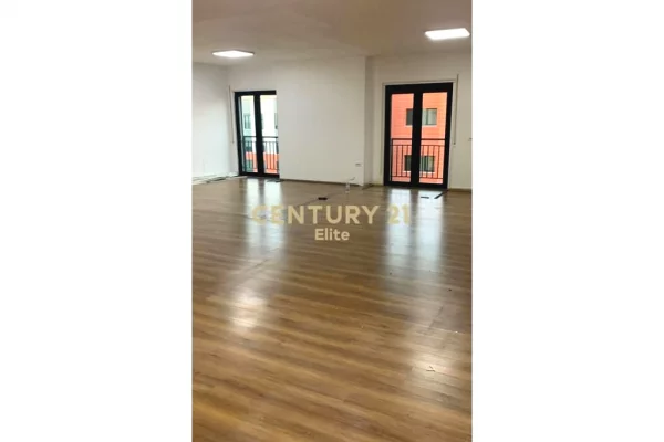 Ambient biznesi me qera 3+1 ne Tirane - 850 Euro