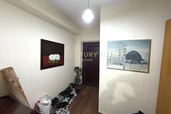 Shtepi ne shitje Apartament ne Tirane, 1+1, Mobilimi E mobiluar, Pagesa 160,000  Euro.