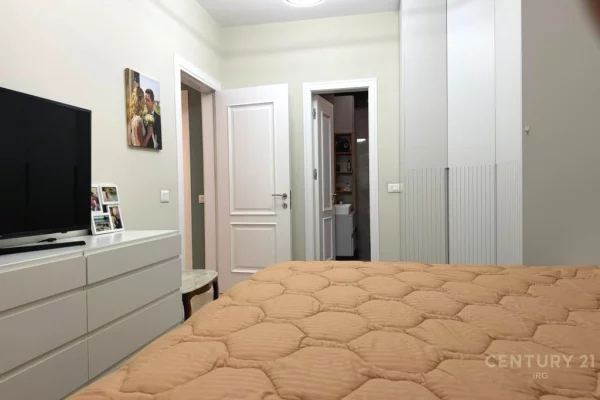 Shtepi ne shitje Apartament ne Tirane, 2+1, Mobilimi E mobiluar, Pagesa 225,000  Euro.