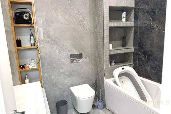 Shtepi ne shitje Apartament ne Tirane, 2+1, Mobilimi E mobiluar, Pagesa 225,000  Euro.