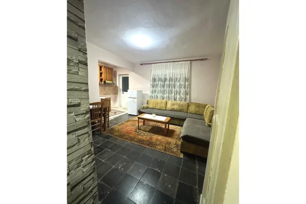 Shtepi me qera 2+1 ne Tirane - 400 Euro