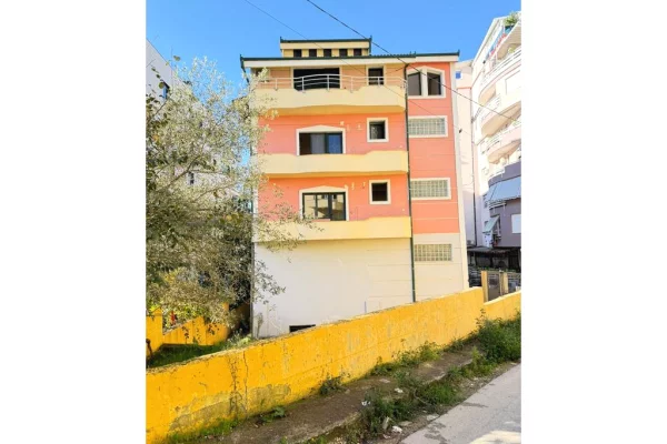 Shtepi me qera Vila Luksoze ne Tirane, 7+1, Mobilimi Bosh, pa mobiluar, Pagesa 3,500  Euro.