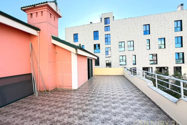 Shtepi me qera 7+1 ne Tirane - 3,500 Euro