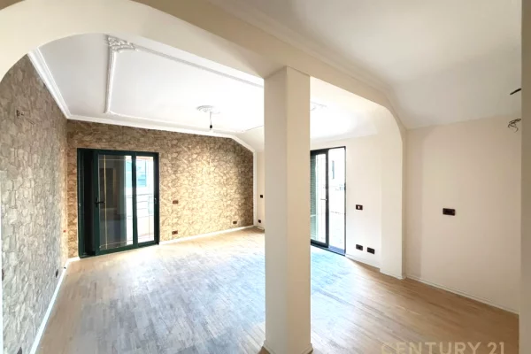 Shtepi me qera Vila Luksoze ne Tirane, 7+1, Mobilimi Bosh, pa mobiluar, Pagesa 3,500  Euro.