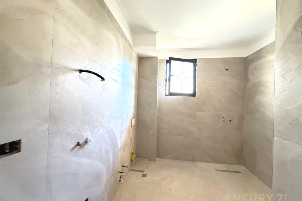 Shtepi me qera Vila Luksoze ne Tirane, 7+1, Mobilimi Bosh, pa mobiluar, Pagesa 3,500  Euro.