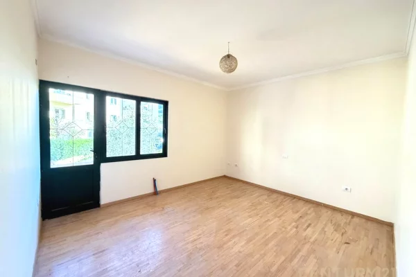 Shtepi me qera Vila Luksoze ne Tirane, 7+1, Mobilimi Bosh, pa mobiluar, Pagesa 3,500  Euro.