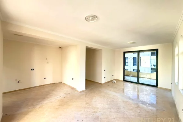 Shtepi me qera Vila Luksoze ne Tirane, 7+1, Mobilimi Bosh, pa mobiluar, Pagesa 3,500  Euro.