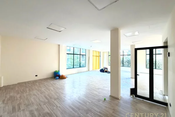 Shtepi me qera Vila Luksoze ne Tirane, 7+1, Mobilimi Bosh, pa mobiluar, Pagesa 3,500  Euro.