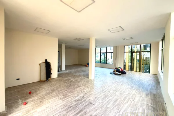 Shtepi me qera Vila Luksoze ne Tirane, 7+1, Mobilimi Bosh, pa mobiluar, Pagesa 3,500  Euro.