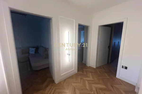 Shtepi ne shitje Apartament ne Tirane, 2+1, Mobilimi E mobiluar, Pagesa 128,000  Euro.