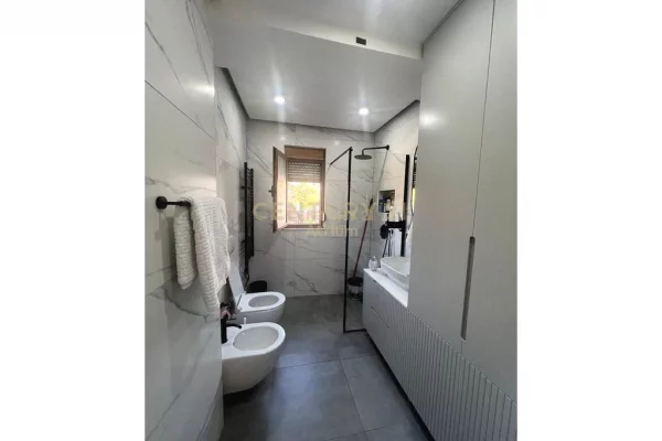 Shtepi ne shitje Apartament ne Tirane, 2+1, Mobilimi E mobiluar, Pagesa 128,000  Euro.