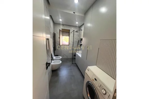 Shtepi ne shitje Apartament ne Tirane, 2+1, Mobilimi E mobiluar, Pagesa 128,000  Euro.