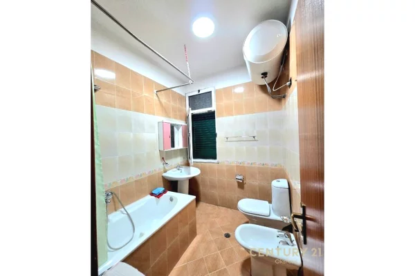 Shtepi me qera Apartament ne Tirane, 2+1, Mobilimi E mobiluar, Pagesa 1,300  Euro.