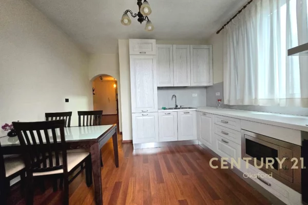 Shtepi me qera 2+1 ne Tirane - 1,300 Euro