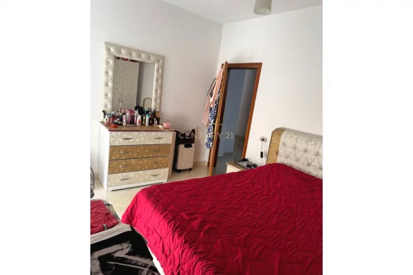 Shtepi ne shitje Apartament ne Tirane, 2+1, Mobilimi E mobiluar, Pagesa 170,000  Euro.