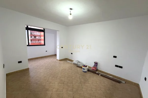 Shtepi ne shitje Apartament ne Tirane, 2+1, Mobilimi Bosh, pa mobiluar, Pagesa 225,000  Euro.