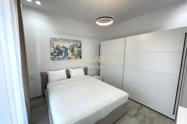 Shtepi me qera Apartament ne Tirane, 2+1, Mobilimi Bosh, pa mobiluar, Pagesa 1,300  Euro.