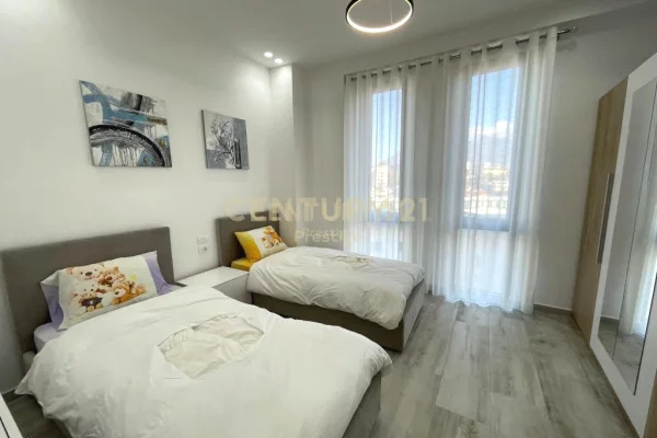 Shtepi me qera Apartament ne Tirane, 2+1, Mobilimi Bosh, pa mobiluar, Pagesa 1,300  Euro.