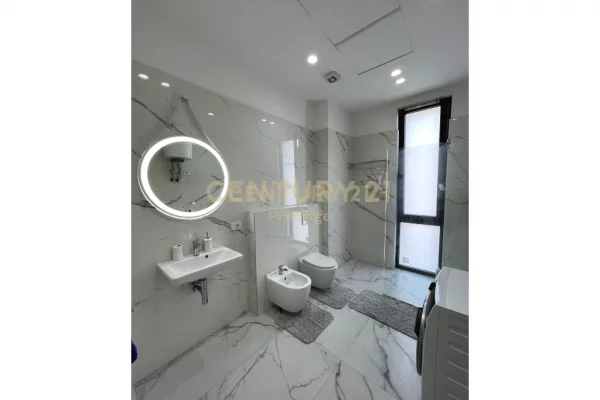 Shtepi me qera Apartament ne Tirane, 2+1, Mobilimi Bosh, pa mobiluar, Pagesa 1,300  Euro.