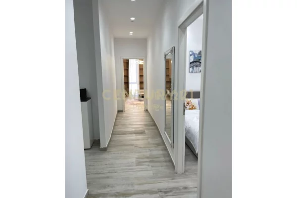 Shtepi me qera Apartament ne Tirane, 2+1, Mobilimi Bosh, pa mobiluar, Pagesa 1,300  Euro.