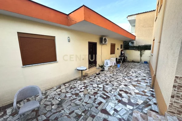 Shtepi ne shitje Vila Luksoze ne Tirane, 5+1, Mobilimi Pjeserisht e mobiluar, Pagesa 360,000  Euro.