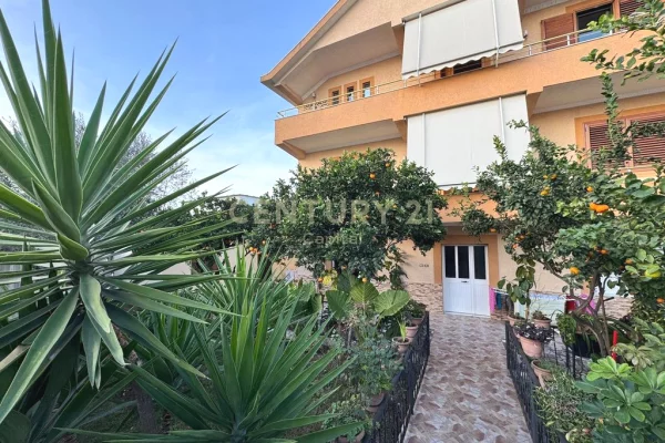 Shtepi ne shitje Vila Luksoze ne Tirane, 5+1, Mobilimi Pjeserisht e mobiluar, Pagesa 360,000  Euro.