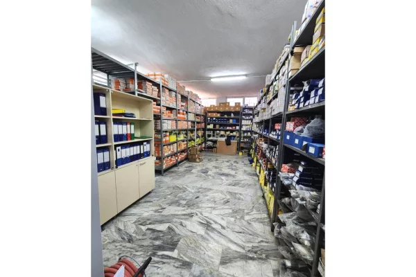 Ambient biznesi per qira, ne Rrugen Kryesore Dritan Hoxha, Laprake - 187 m2