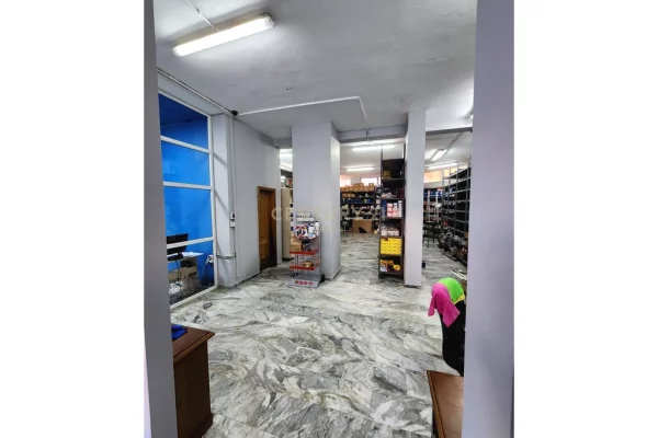 Ambient biznesi per qira, ne Rrugen Kryesore Dritan Hoxha, Laprake - 187 m2