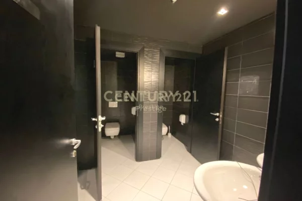 AMBIENT BAR-RESTORANT ME QIRA, I VENDOSUR NE ASTIR, TIRANE!