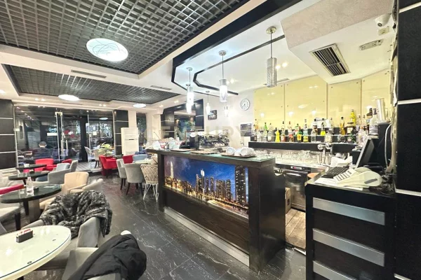 Ambiente Commerciale in Affitto 2+1 a Tirana - 1,200 Euro