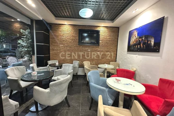 Ambiente Commerciale in Affitto 2+1 a Tirana - 1,200 Euro