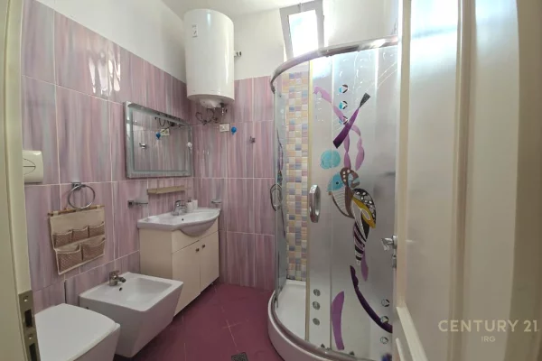 Shtepi ne shitje Penthose(kati i fundit panoramik) ne Tirane, 2+1, Mobilimi E mobiluar, Pagesa 310,000  Euro.