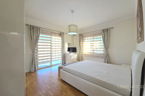 Shtepi ne shitje Penthose(kati i fundit panoramik) ne Tirane, 2+1, Mobilimi E mobiluar, Pagesa 310,000  Euro.