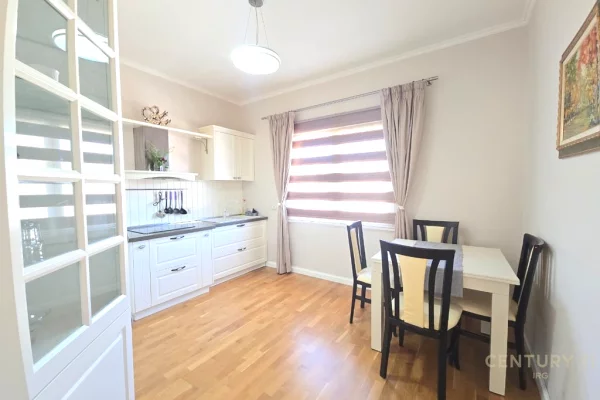 Shtepi ne shitje Penthose(kati i fundit panoramik) ne Tirane, 2+1, Mobilimi E mobiluar, Pagesa 310,000  Euro.