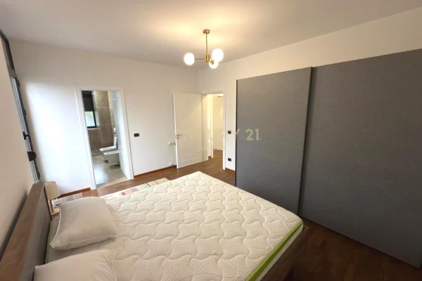 Shtepi me qera Apartament ne Tirane, 2+1, Mobilimi E mobiluar, Pagesa 1,600  Euro.