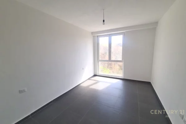Shtepi me qera Apartament ne Tirane, 3+1, Mobilimi Bosh, pa mobiluar, Pagesa 400  Euro.