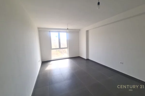 Shtepi me qera Apartament ne Tirane, 3+1, Mobilimi Bosh, pa mobiluar, Pagesa 400  Euro.