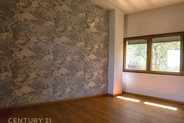 Shtepi ne shitje Vila Luksoze ne Tirane, 4+1, Mobilimi Pjeserisht e mobiluar, Pagesa 1,547,000  Euro.