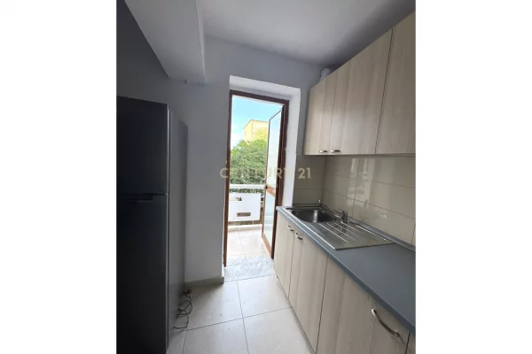 Shtepi me qera Apartament ne Tirane, 2+1, Mobilimi E mobiluar, Pagesa 450  Euro.
