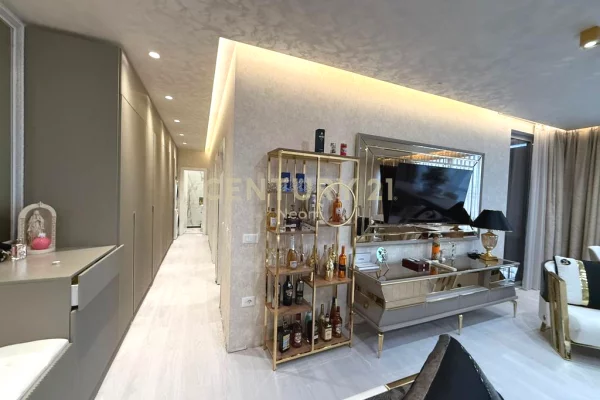 Appartamento in vendita a Tirana 2+1, Arredato