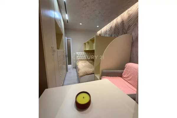 Appartamento in vendita a Tirana 2+1, Arredato