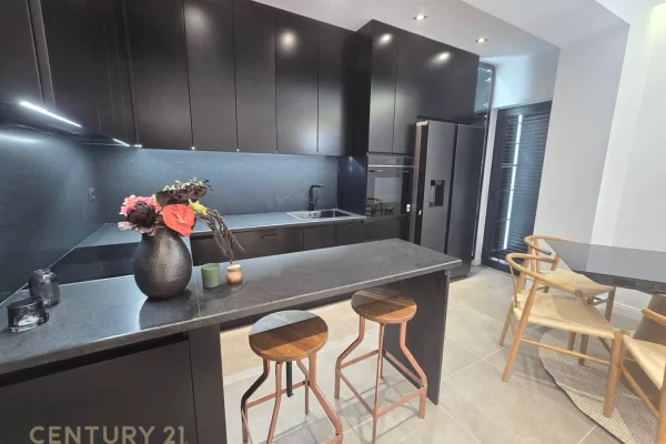 Shtepi me qera Apartament ne Tirane, 3+1, Mobilimi E mobiluar, Pagesa 1,700  Euro.